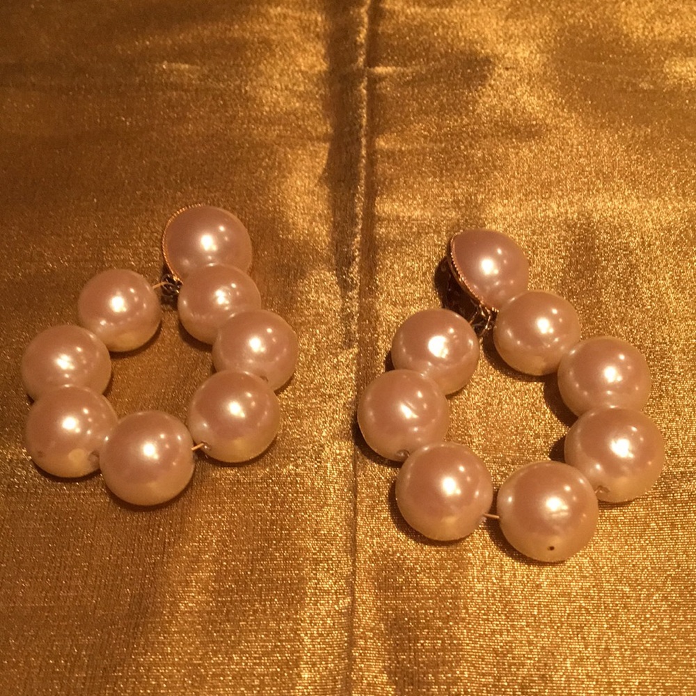 Faux pearl earrings - Picture 1 of 2